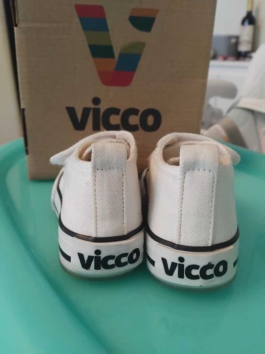 Продавам бебешки обувки