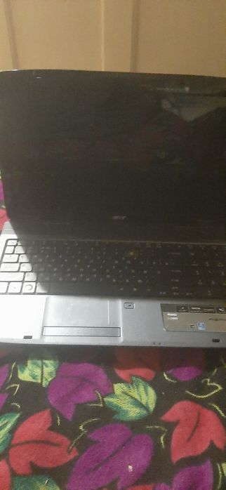 Notbuk acer holati zor aybi baterkasi yoq tokda ishlaydi  qolgani ishl