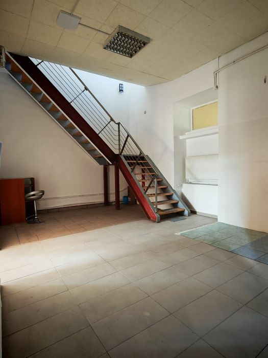 Vănd ieftin sau închiriez spațiu comercial (showroom) numai 199000€