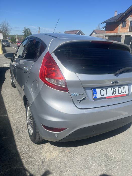 Proprietar. Vand Ford Fiesta 1,6 TDCI  , pret 3000 €.