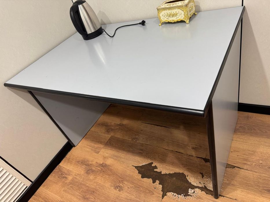 Стол для офиса ,12тыс.тг