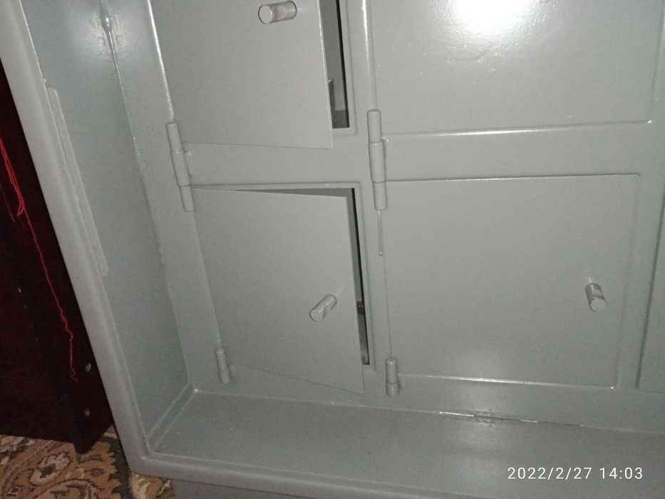 Сейф металлический