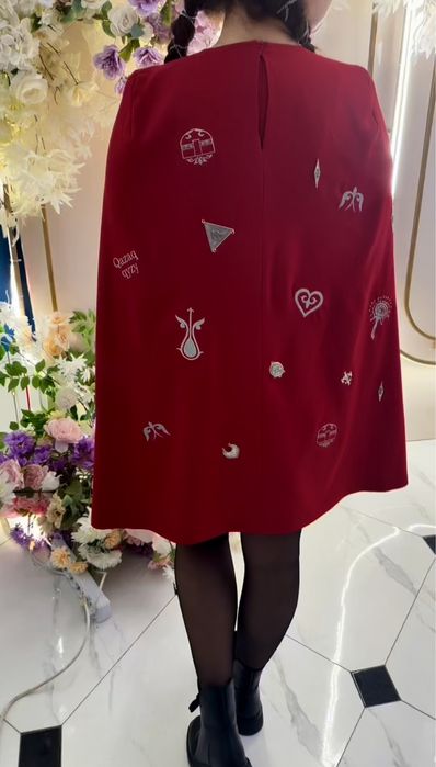 Красивое дизайнерское платье