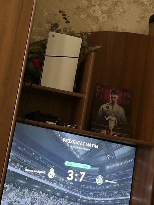 пс 5 слим + 2 джойстика и фифа 26 диск и станция зарядки