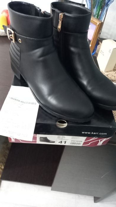 Продам женские сапожки.