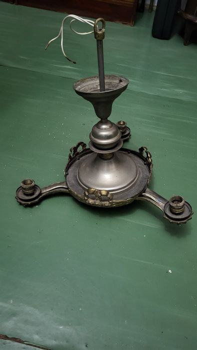 Lustre elegante de vanzare