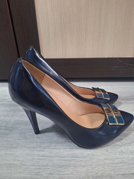 Обувки на висок ток