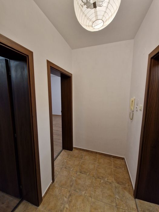 Дава се под наем Двустаен апартамент в Варна, Конфуто - 48 кв.м за 306 € - Снимка #1