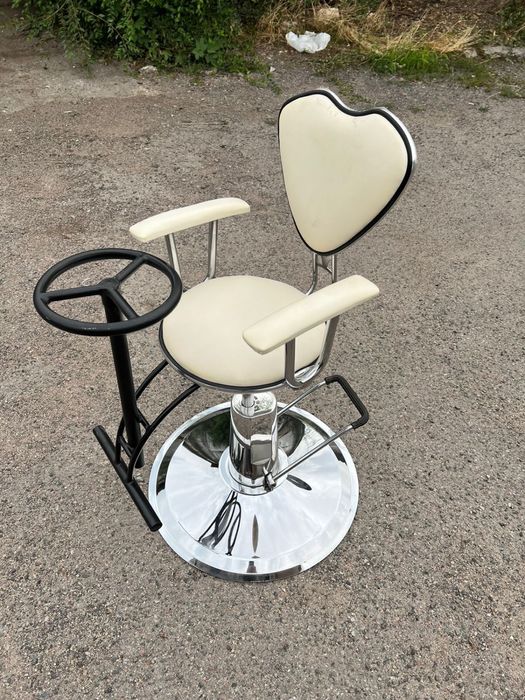Кресло в парикмахерскую, новое кожанное