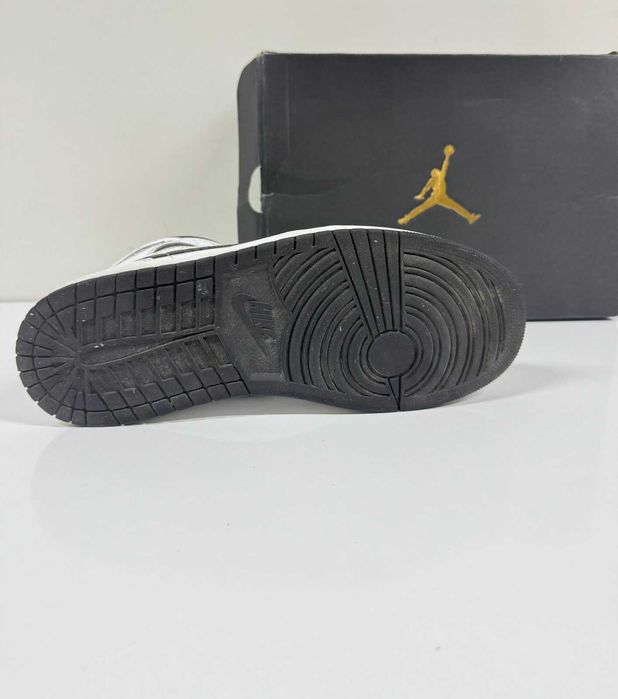 Jordan 1 Mid Reverse Panda