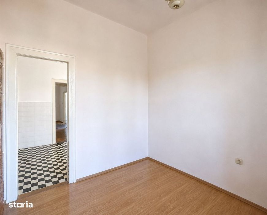 Apartament cu 3 camere la etajul 1, 73mp, langa Palatul Prefecturii
