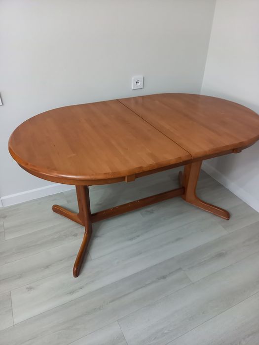 Стол             .