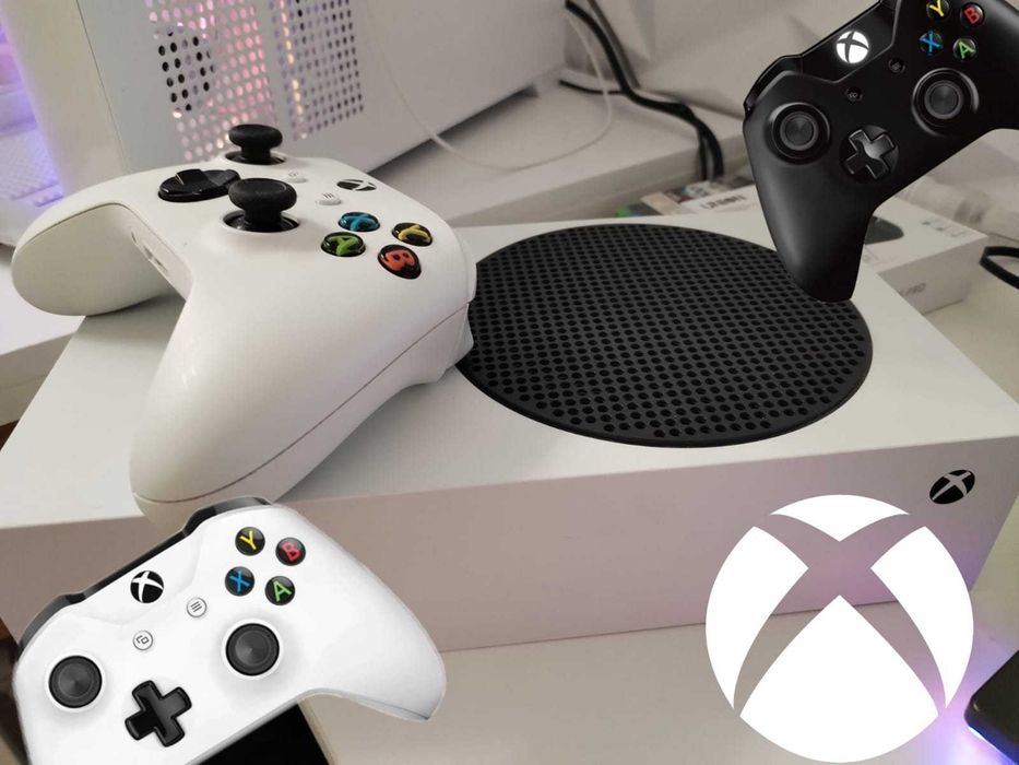 XBOX SERIES S 512 ГБ в отличном состоянии — полный комплект