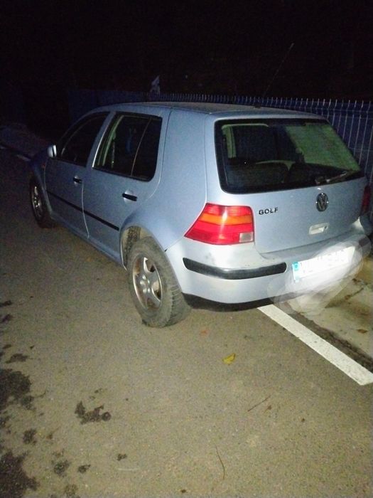 Golf 4 an 1998 preț 3000 lei fif