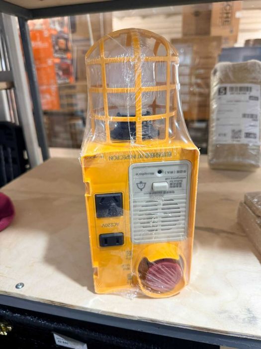 ТОП! Аварийный фонарь с сиреной и розеткой 220V (НОВЫЙ)