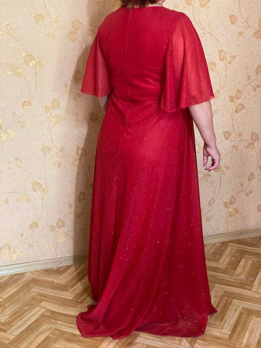 Шикарное вечернее платье на праздник.