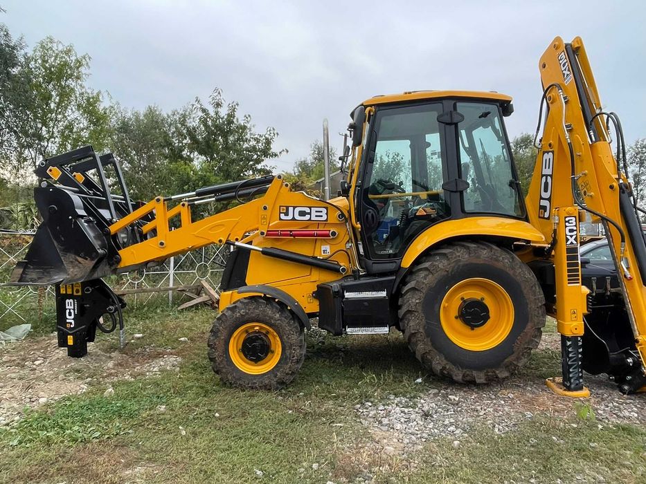 Inchiriez buldoexcavator ,picon,cupa multifuncțională, lame paleti etc