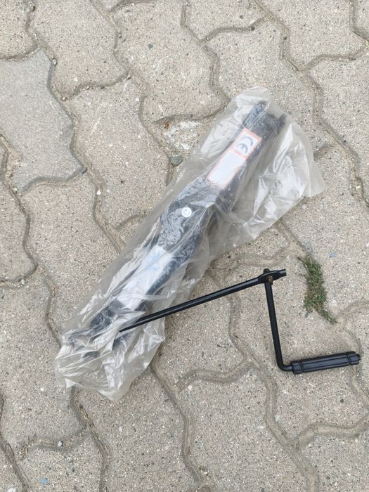 Домкрат для автомобиля