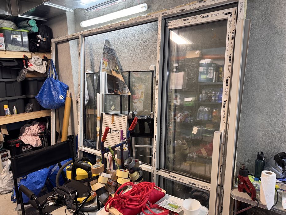 Дограма  rehau свалена от балкон