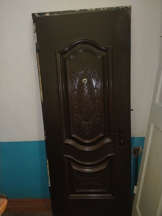 Дверь железный продаётся