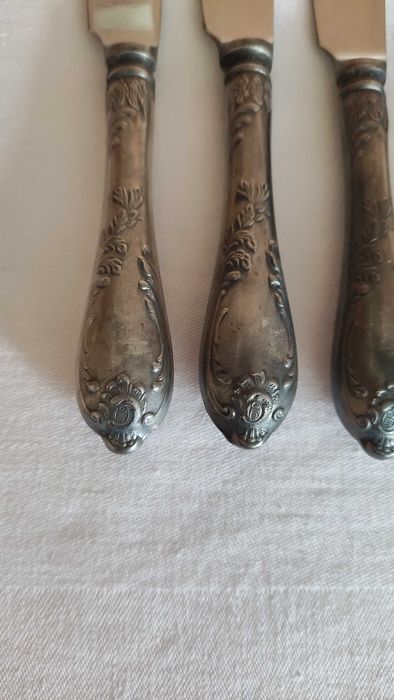 Масивни посребрени ножове от мелхиор