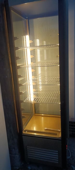 Vitrina frigorifica verticala