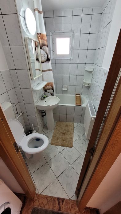 Apartanent de vanzare doua camere decomandat RM Sarat