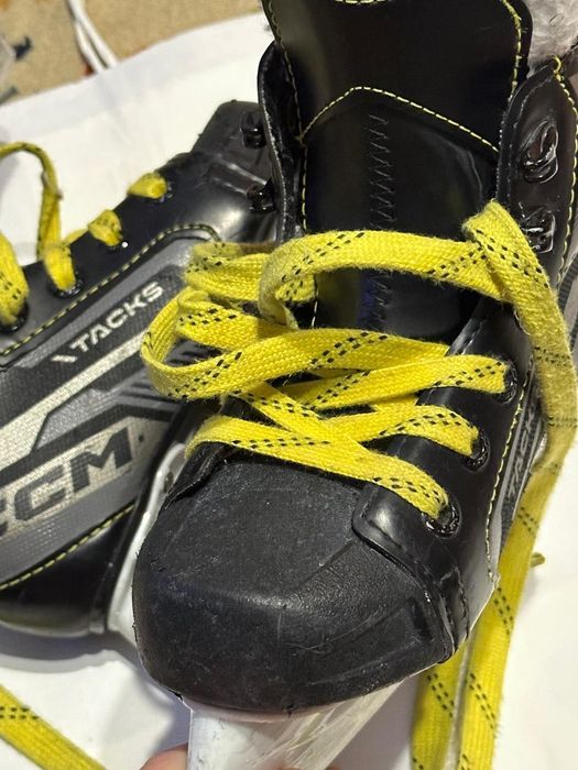 Продам коньки детские для хоккея