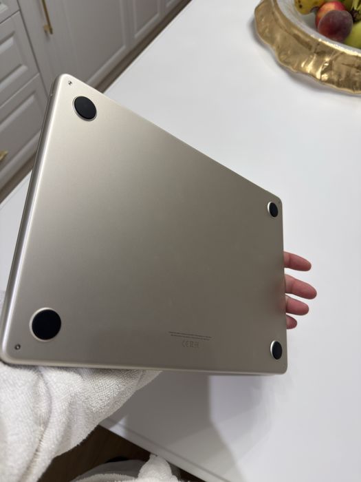 MacBook Air, M2, 8GB RAM, 512 GB hdd