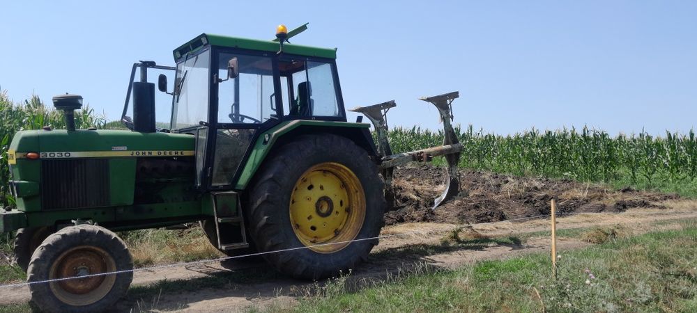 Vând intreg sau dezmembrez John deere 3130