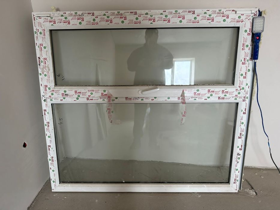 Окно, двери снято кухни черновой отдельки