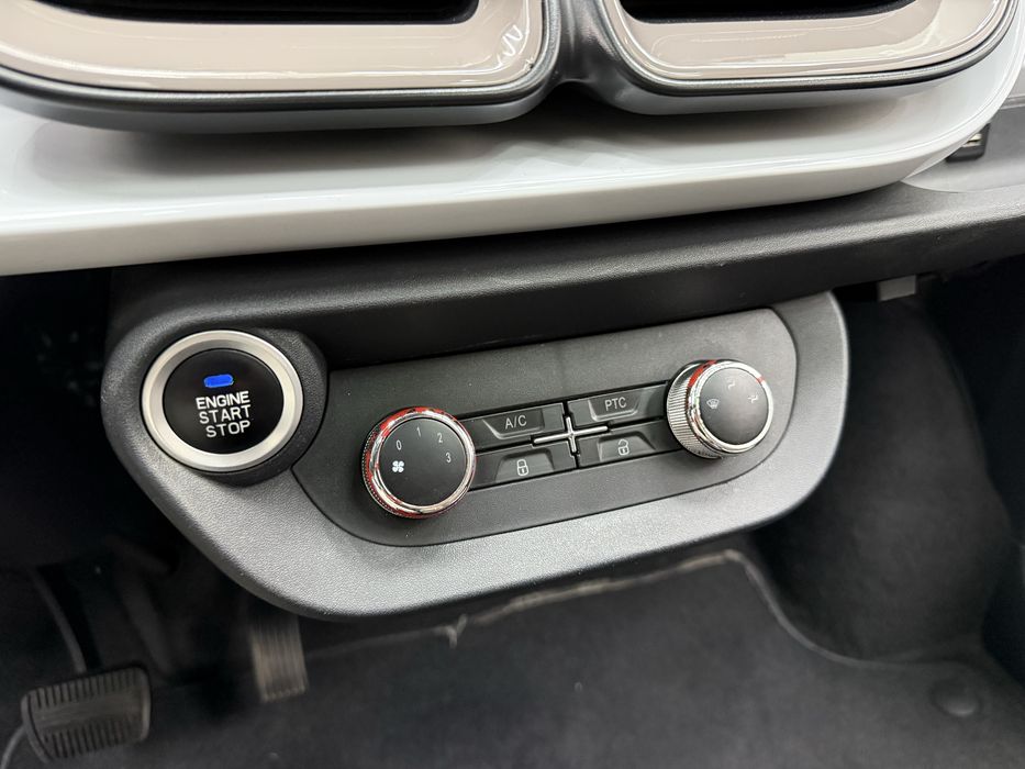 Xev Yoyo masina 16 ani ( permis de conducere b1 )