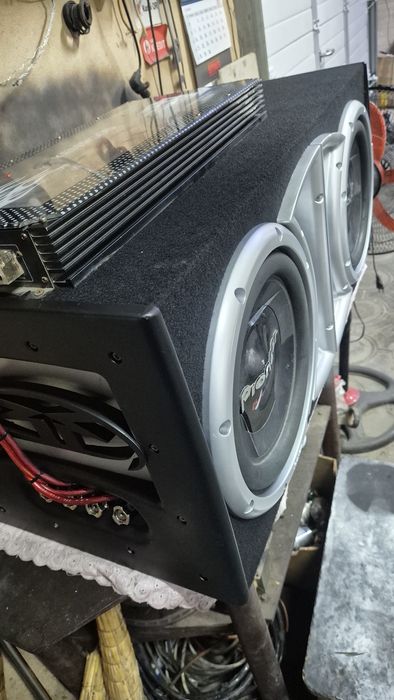 Сабвуфер мощный.