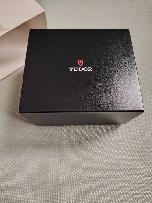 Часовник Tudor black bey