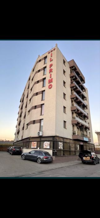 Proprietar ,inciriez apartament cu o camera  in zona centrala langa Palas