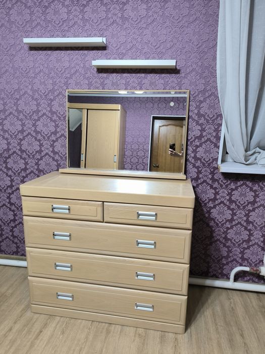 Продам спальный гарнитур