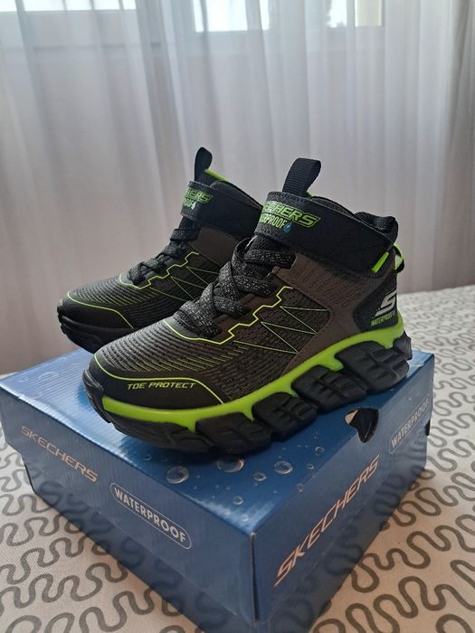 Чисто нови skechers