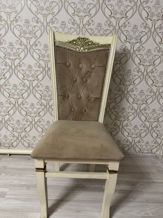 Продаётся большой стол со стульями