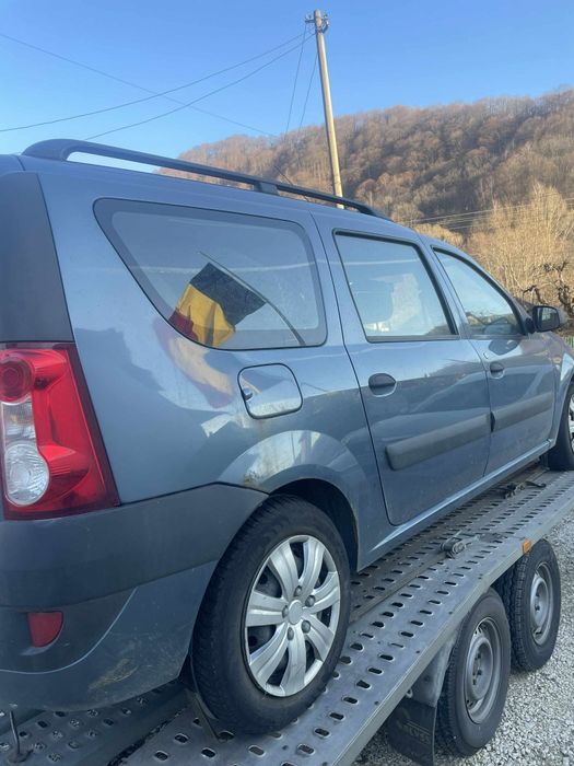 Vând Logan mcv 2008