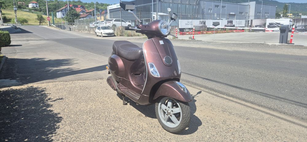Scuter Piaggio Vespa LX50