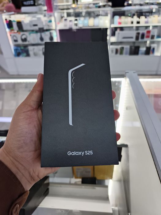 Samsung S25 новый 12/256