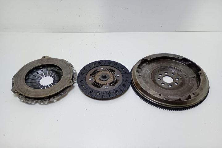 Kit ambreiaj  cu volanta 1.7dti,  5+1 3082297531 Opel Astra G