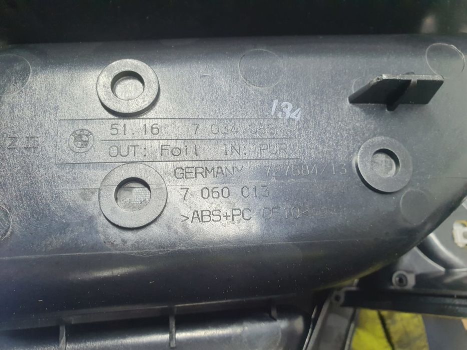 Consola centrala 7034086 BMW Seria 5 E60/E61 (2003 - 2007) 2.5 d M57D25O1 2.5 d M57D25O1 M57D25O1