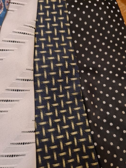 Продавам Вратовръзки