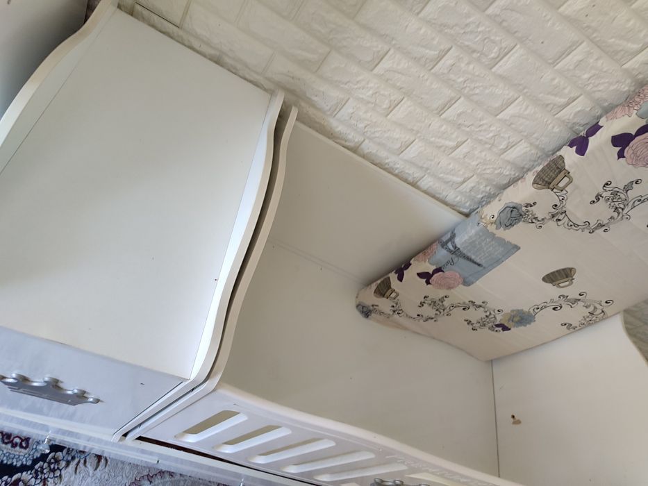 Bolalar shkafi va krovati