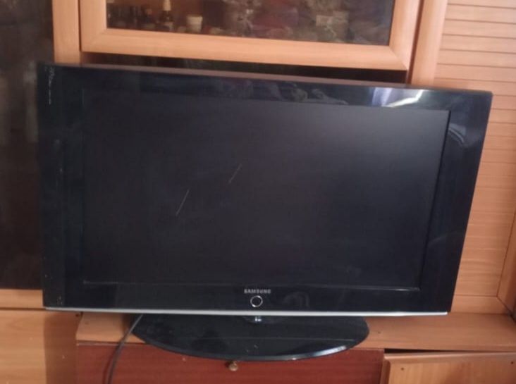 Продам отличный телевизор 107 деогональ