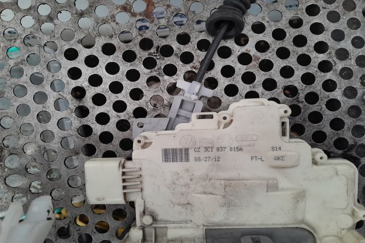 Broasca usa fata stanga 3C1837015A Volkswagen VW Passat B7 [2010 - 20