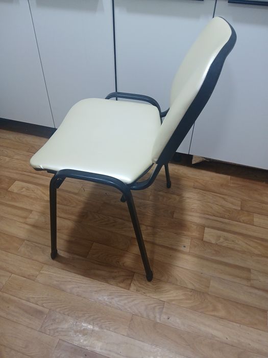 Продается стул офисный
