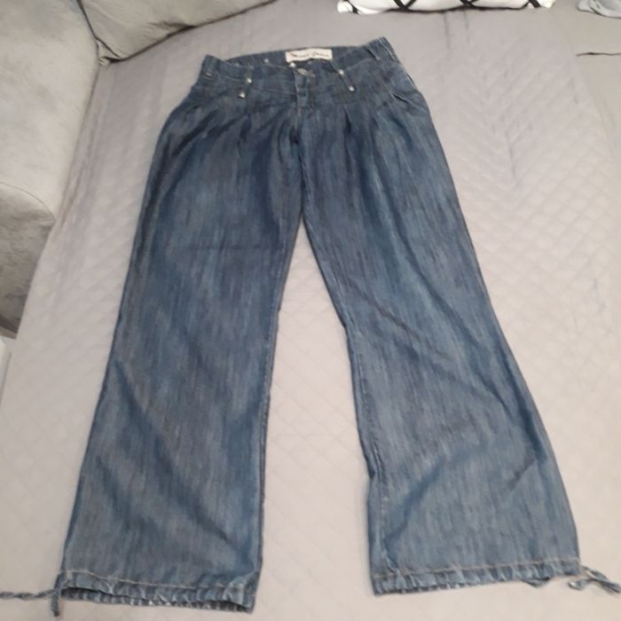 Blugi ,bufanti  și evazati