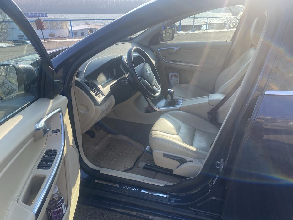 Volvo xc 60 2014 vand/schimb cu toyota Rav4 hybrid 2019+